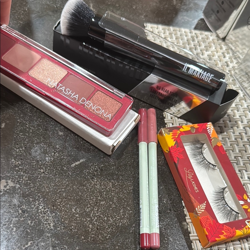Natasha Denona Eyeshadow Palette with Il Makiage Brush and Lily Lashes
